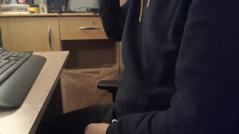 Sascha online show from 11/11/25, 06:02