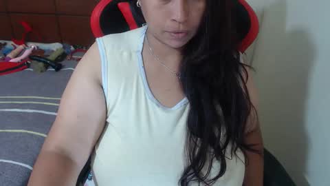 Snapshot of pareja_explosivasexx chatting on 04/30/26, 07:47 Luna online show from 04/30/26, 07:47