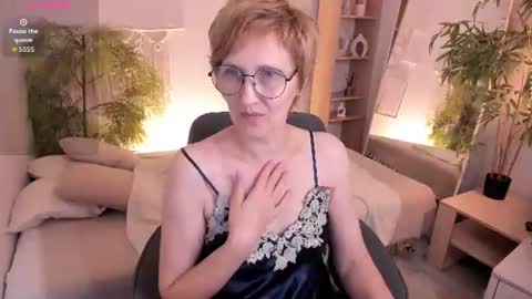 Snapshot of paris_cherry chatting on 08/04/26, 06:32 Paris online show from 08/04/26, 06:32