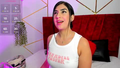 paris_evans_01 online show from 11/14/25, 01:32