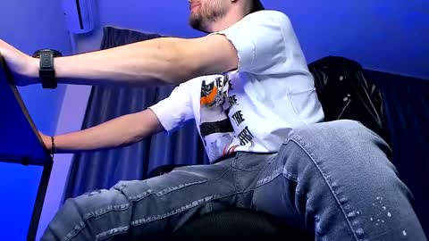 Paris online show from 02/25/25, 03:42