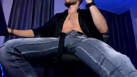 Paris online show from 10/14/25, 09:15