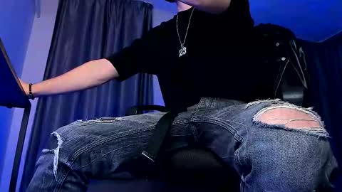 Paris online show from 12/14/25, 02:39