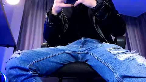 Paris online show from 03/18/26, 05:54