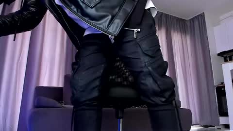 Paris online show from 04/14/26, 10:32