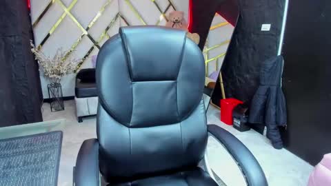 paris petit online show from 03/25/26, 08:37