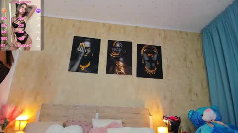 Paris online show from 02/24/25, 05:00