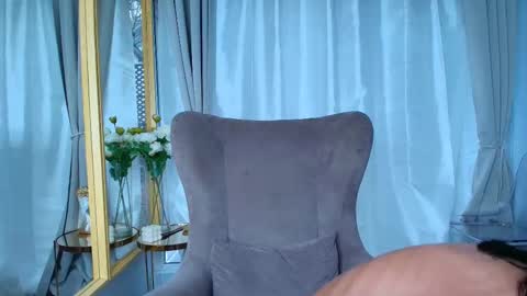 Paris online show from 03/12/26, 05:57