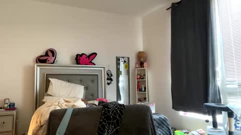 parisbaby2000 online show from 01/23/25, 08:35