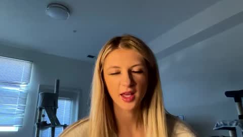 parisbaby2000 online show from 03/03/25, 08:32