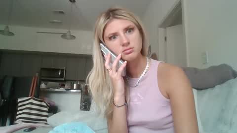 parisbaby2000 online show from 09/15/25, 02:28