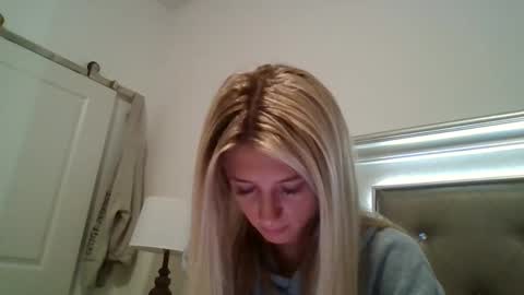 parisbaby2000 online show from 10/29/25, 01:46