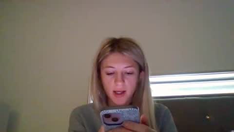 parisbaby2000 online show from 10/30/25, 02:07