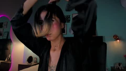 PARIS online show from 02/12/25, 01:41