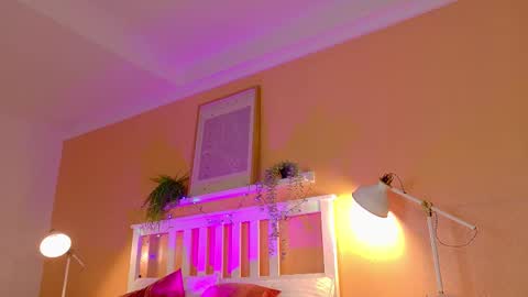 PARIS online show from 12/16/25, 09:42