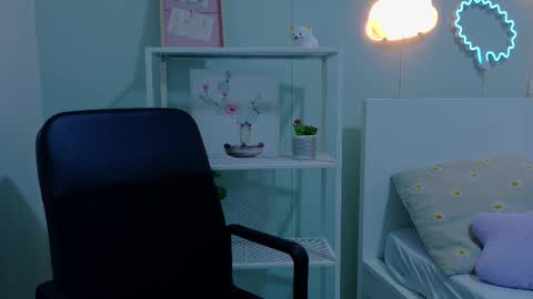 PARIS online show from 12/19/25, 12:01