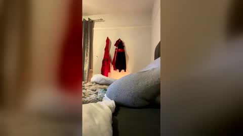 parkertom525 online show from 04/12/26, 08:03