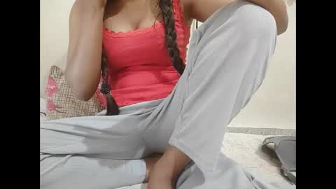 parneetu_642 online show from 04/15/26, 05:36