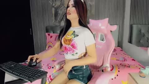 Snapshot of party_fre_girl chatting on 09/28/25, 04:45 party_fre_girl online show from 09/28/25, 04:45