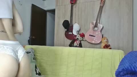 passion_fruit01 online show from 10/10/25, 11:09