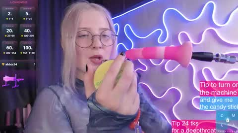 Snapshot of passion_luna chatting on 10/14/25, 12:50 LunaAlan online show from 10/14/25, 12:50