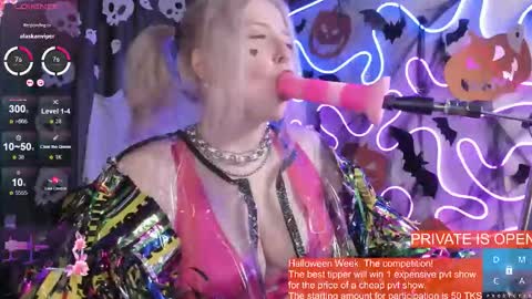 Snapshot of passion_luna chatting on 10/31/25, 05:19 LunaAlan online show from 10/31/25, 05:19