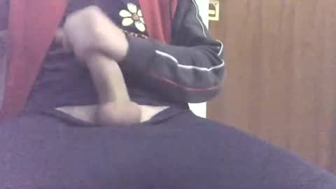 Snapshot of patatini784 chatting on 12/15/24, 10:47 patatini784 online show from 12/15/24, 10:47