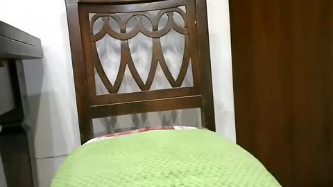 Snapshot of patatini784 chatting on 11/18/25, 08:35 patatini784 online show from 11/18/25, 08:35