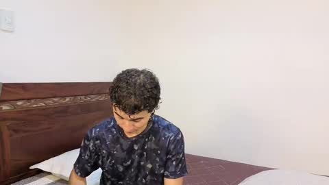 patri_ck_villa online show from 12/16/25, 02:22