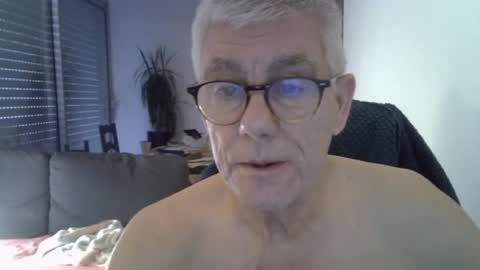 Snapshot of patrick5275 chatting on 06/11/26, 04:43 patrick5275 online show from 06/11/26, 04:43
