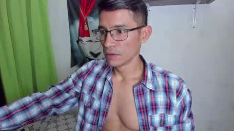 EDUAR Independent model online show from 04/24/26, 01:19