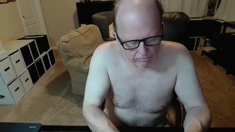 Snapshot of patrickstroking chatting on 01/05/25, 12:42 patrickstroking online show from 01/05/25, 12:42