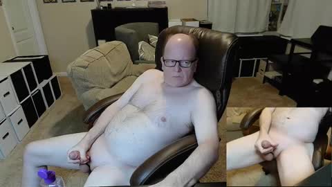 Snapshot of patrickstroking chatting on 01/24/25, 12:31 patrickstroking online show from 01/24/25, 12:31