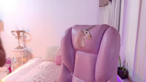 Snapshot of pau_cute chatting on 05/01/26, 04:39 Sofa online show from 05/01/26, 04:39