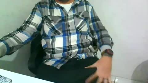 Snapshot of pau_transante69 chatting on 06/15/26, 08:00 pau_transante69 online show from 06/15/26, 08:00