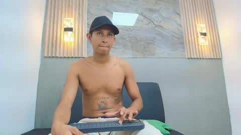 Snapshot of paul_conor chatting on 05/22/26, 02:33 paul_conor online show from 05/22/26, 02:33