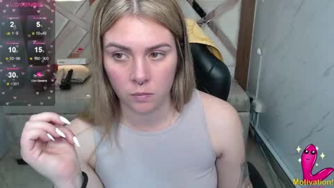 Snapshot of paula_b_ chatting on 05/25/26, 12:44 Paula online show from 05/25/26, 12:44