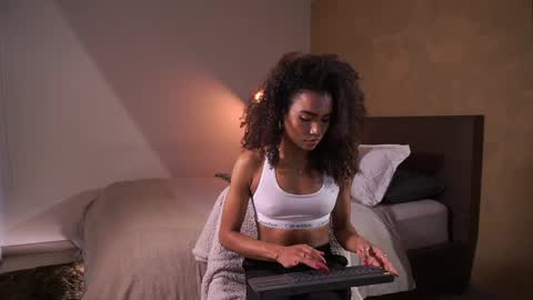 Paula online show from 02/28/25, 09:44