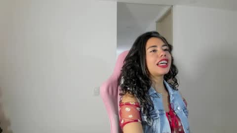 Snapshot of paulina_dossantos chatting on 12/19/24, 08:34 paulina online show from 12/19/24, 08:34