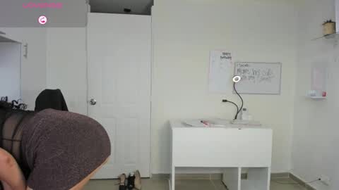 Snapshot of paulina_dossantos chatting on 10/15/25, 06:52 paulina online show from 10/15/25, 06:52