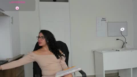 Snapshot of paulina_dossantos chatting on 10/17/25, 07:27 paulina online show from 10/17/25, 07:27