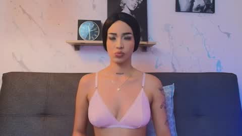 Snapshot of paulina_lopezz chatting on 07/13/26, 04:43 PAULINA online show from 07/13/26, 04:43