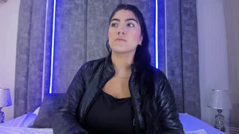 Snapshot of paulinaduarte_ chatting on 12/19/24, 10:56 Paulina online show from 12/19/24, 10:56