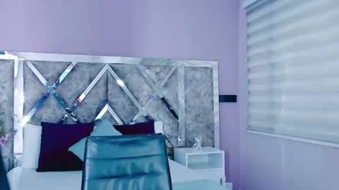 Snapshot of paulinaduarte_ chatting on 10/18/25, 01:12 Paulina online show from 10/18/25, 01:12