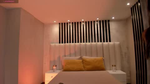 Paulina Santos  online show from 02/27/26, 07:47