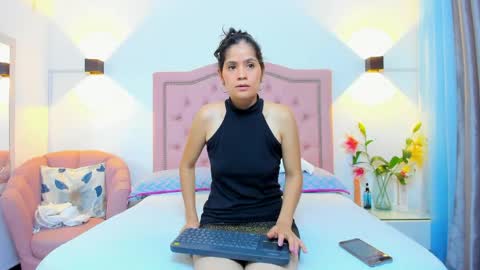 Snapshot of paulinavera chatting on 05/11/26, 02:01 paulinavera online show from 05/11/26, 02:01