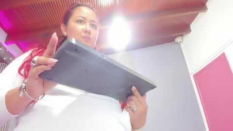 paulinna_curvy online show from 04/18/26, 07:07