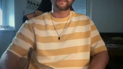 Snapshot of paulsimpsn chatting on 06/10/26, 02:49 love bush online show from 06/10/26, 02:49