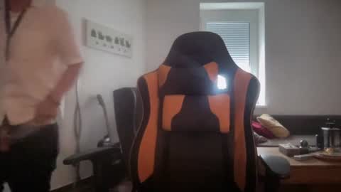 love bush online show from 06/17/26, 02:29