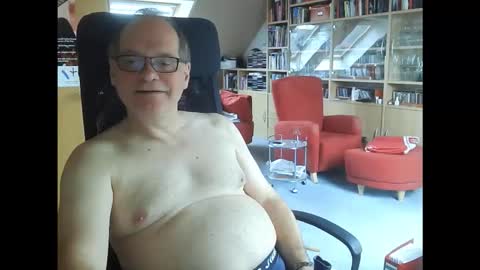 Snapshot of pavlovsdog2006 chatting on 03/17/26, 08:17 Pavlov aka Peter online show from 03/17/26, 08:17